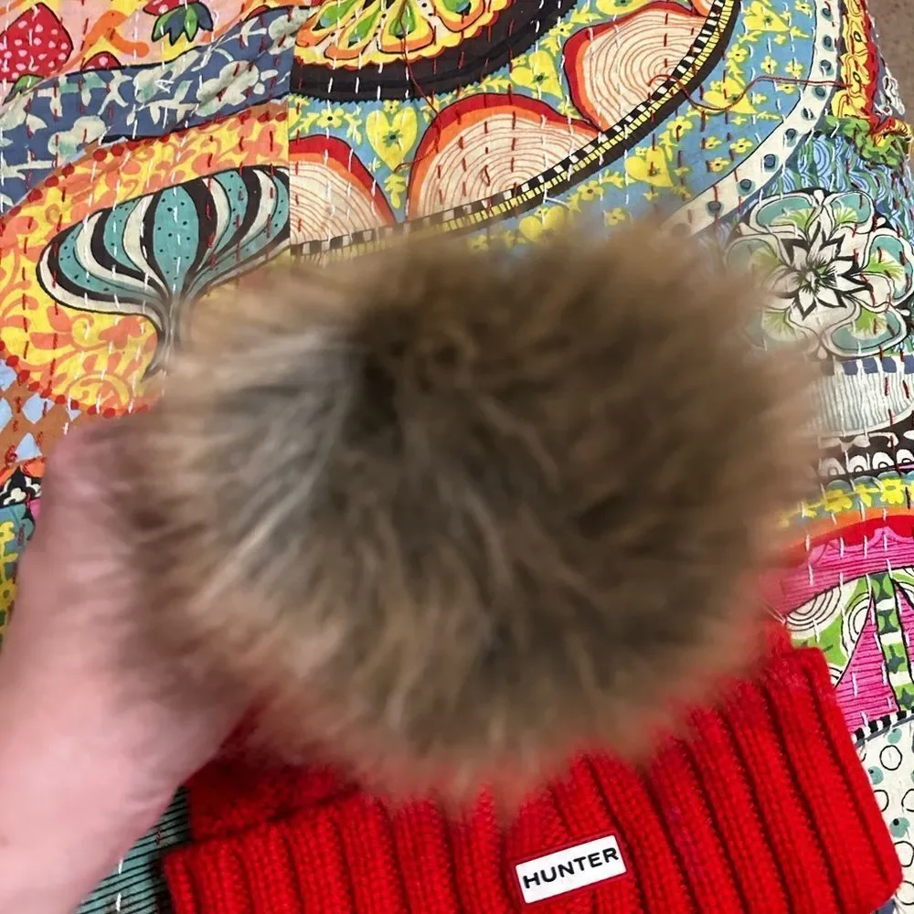 NWT Hunter Cable Knit Beanie with Faux Fur Pom